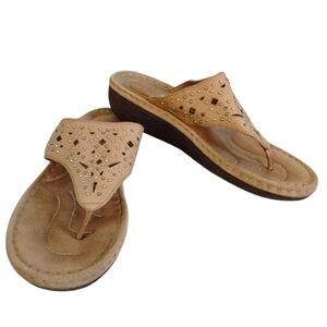 Clarks Artisian Amaya Studded Cut-out Thong Leather Sandals Size 9